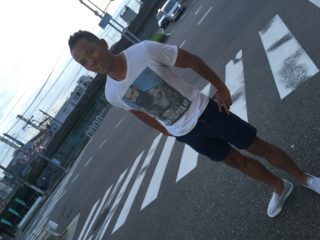 あの男が再びやって来た!