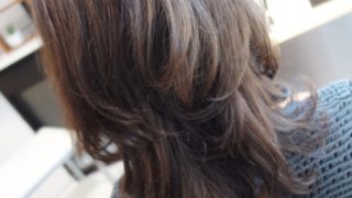 髪をヘアアイロンやコテで巻く温度は何度がいいの?