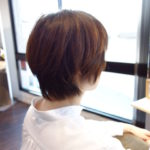 白髪があってもいつもと違う髪色で遊ぶショートヘア