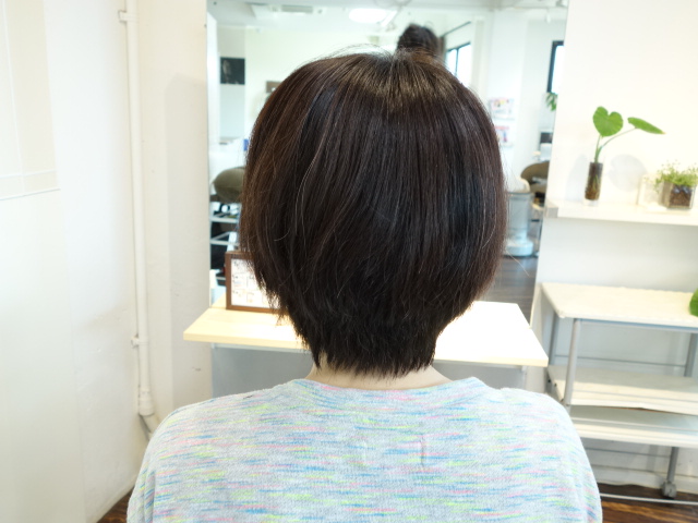 ショートヘアは一度やったらやめられないんです 本物の天然100 へナのハナヘナで 5歳のツヤ髪を 髪と頭皮を傷めない白髪染め 髪が多い くせ毛の悩みも解消する美容室arche 神戸 大阪