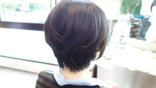 ショートヘアのくせ毛と収まりのバランス