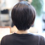 くせ毛で髪が多いからこそスッキリとショートヘアに