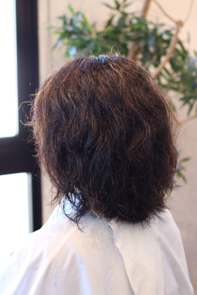 強いくせ毛でもショートヘアにできる 本物の天然100％へナのハナヘナで－5歳のツヤ髪を♪髪と頭皮を傷めない白髪染め.髪が多い.くせ毛の悩み